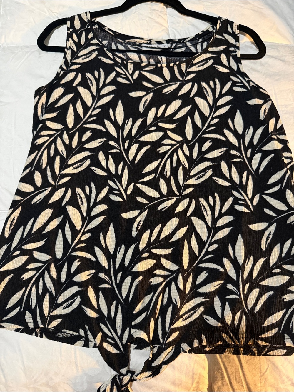 Black and Cream Leaf-Print Tie-Hem Women's Tank Top